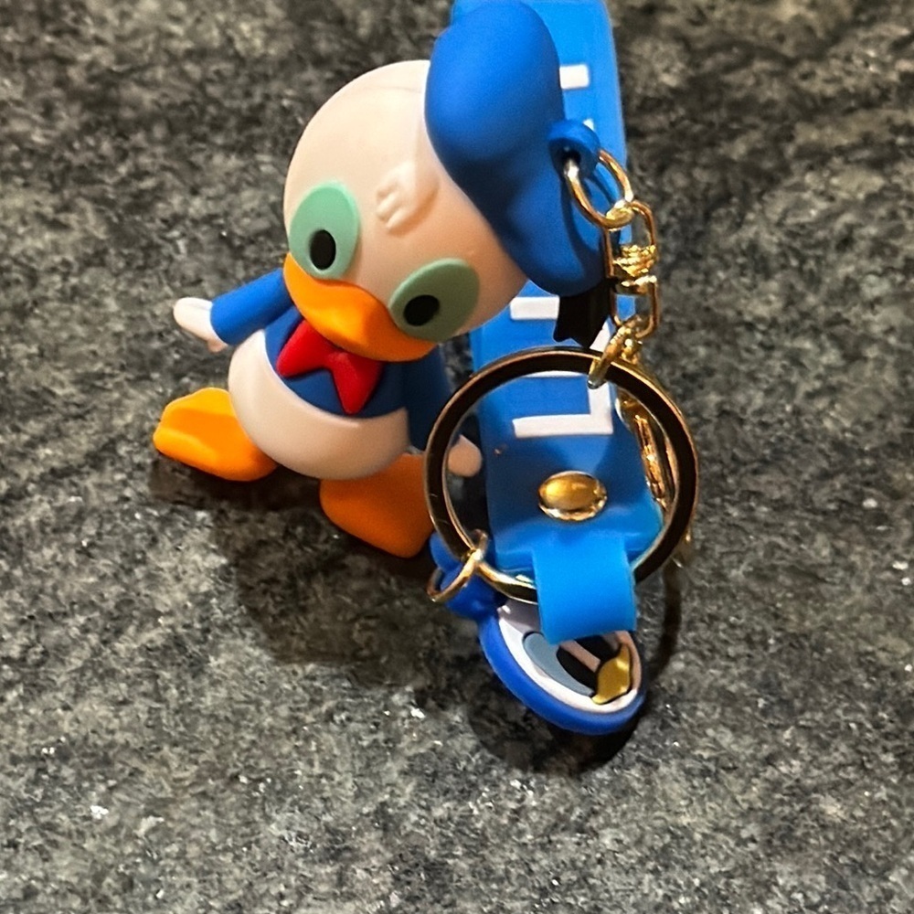 Disney inspired  Duck Keychain - Picture 5 of 5